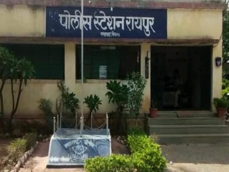 पत्नी माहेरी गेल्यानंतर आईवरच बलात्कार; आरोपी मुलगा फरार