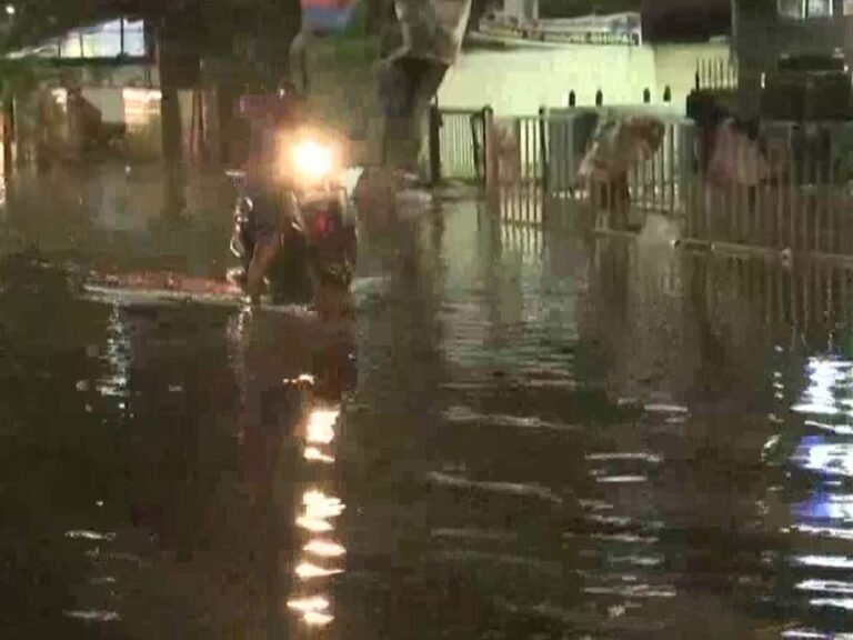 Mumbai rain: मुंबईत रात्रीपासून जोरदार पाऊस; मुसळधार पावसाचा अंदाज