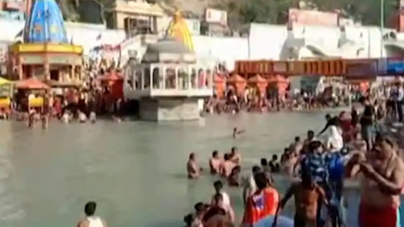 Kumbh Mela : कंभमेळाव्यात लाखो कोरोना चाचण्या बनावट ; खासगी एजन्सीच्या सहाय्याने बनावट अहवाल