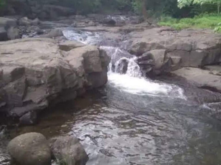 panvel waje kundi waterfall latest update: Panvel Waje Kundi Waterfall: सलमानच्या फार्महाऊसजवळ दुर्घटना; धबधब्याच्या डोहात ‘तो’ पडला आणि… – 19 year old college student dies after falling into waterfall at waje in panvel