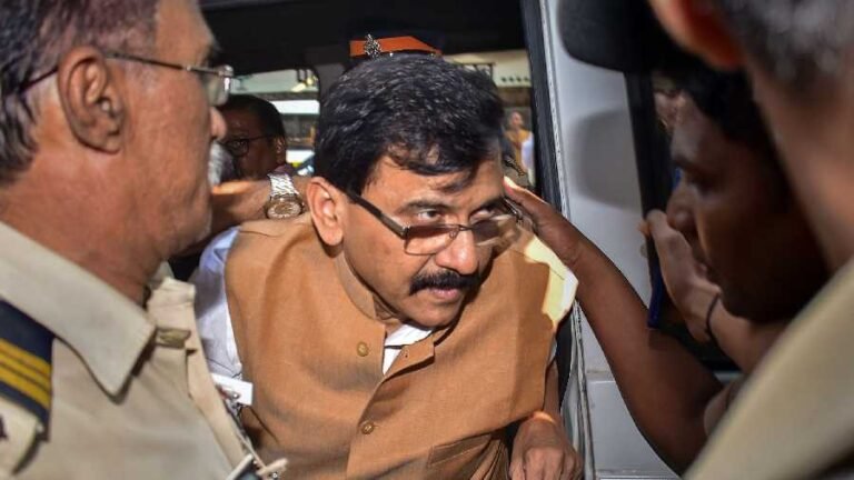 Sanjay Raut: संजय राऊत यांना धोक्याची घंटा ; ईडीने हायकोर्टात जमीन रद्द करण्यासाठी केला अर्ज…